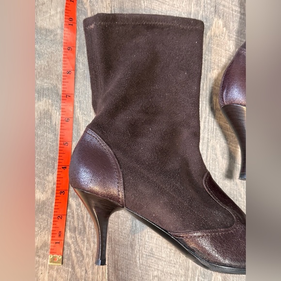 Casadei Suede & Leather Pointed Toe Pull-On Kitten Heel Ankle Boots - Size 7 - Picture 4 of 17